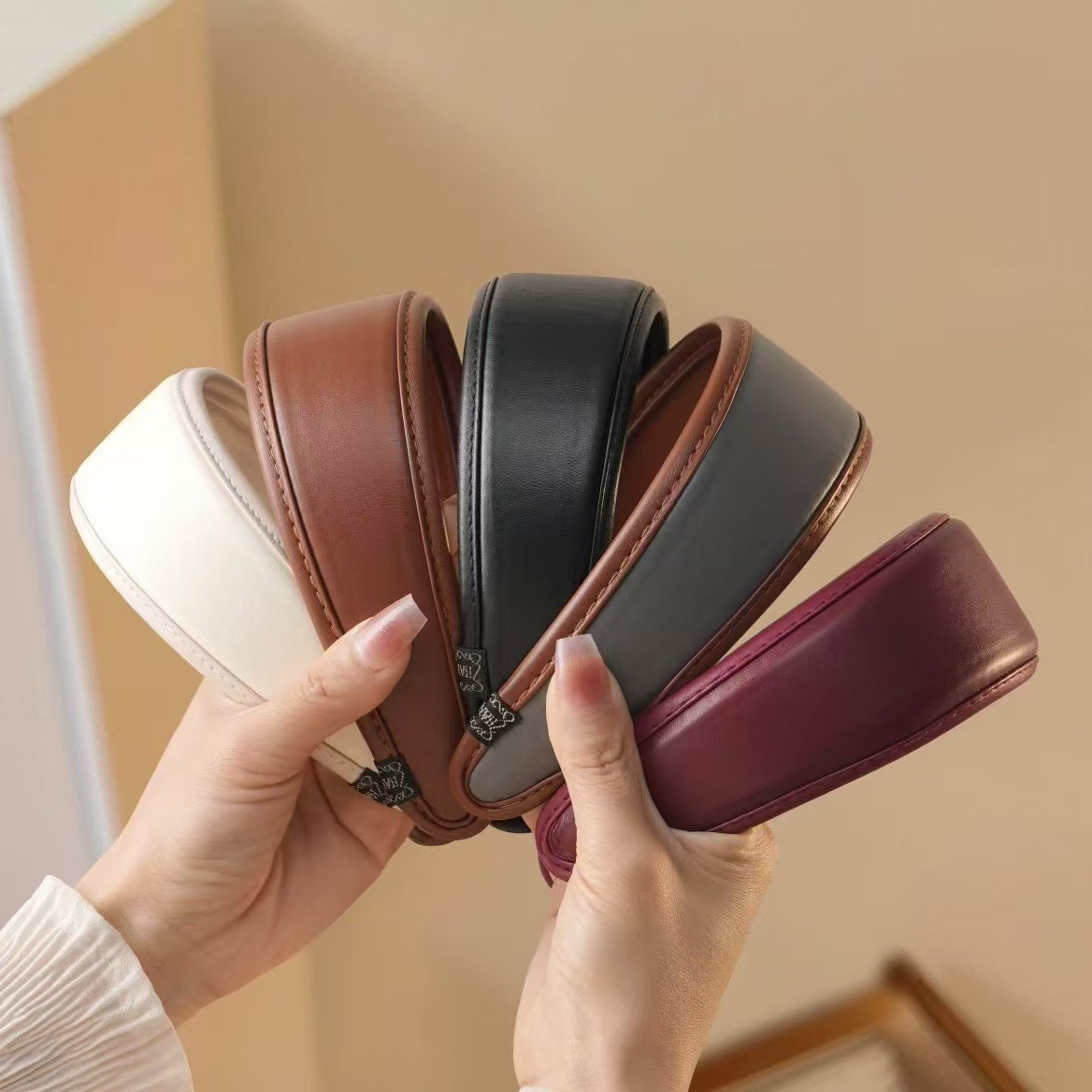 Leatherwork Rings - عصابة رأس جلدية عتيقة للنساء 2026،