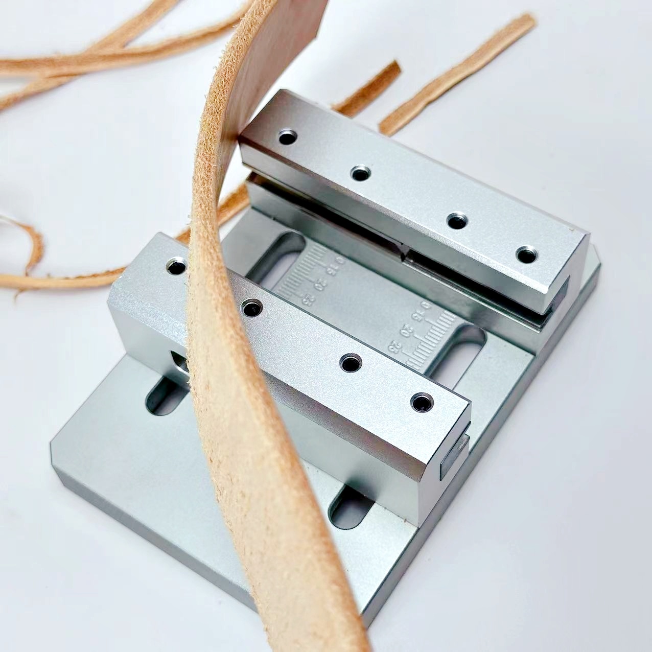آلة تشذيب حواف الأحزمة، أداة ت - مراجعة Leather Edge Beveler وسعره